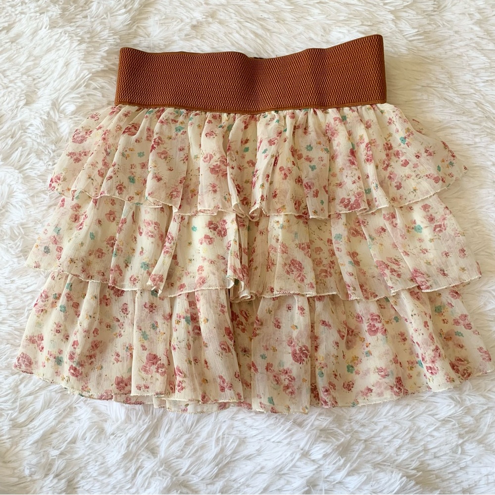 Layered floral mini skirt with belt - Picture 2 of 3